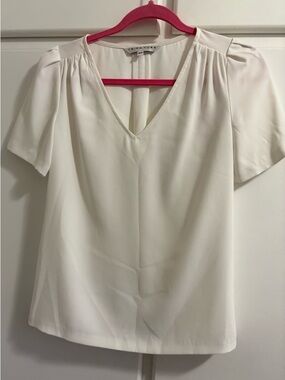 Trina Turk White V-Neck Short Sleeve Blouse